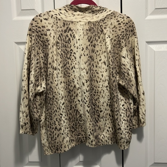 Chico’s lightweight sweater w/2 buttons soft tan  flattering $14 size 3 - Picture 4 of 4